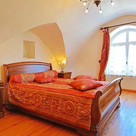 Les Fleurs De Marie La Cresse