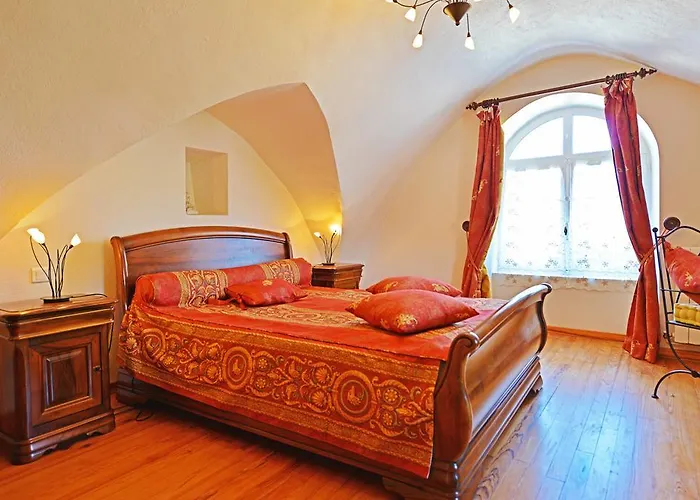 Les Fleurs De Marie La Cresse